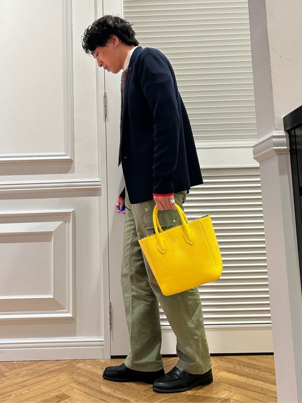 須田　慎二郎さんの「DRESSTERIOR｜【otonaMUSE5月号掲載/日本製】シュリンクレザーミニトート」を使ったコーディネート