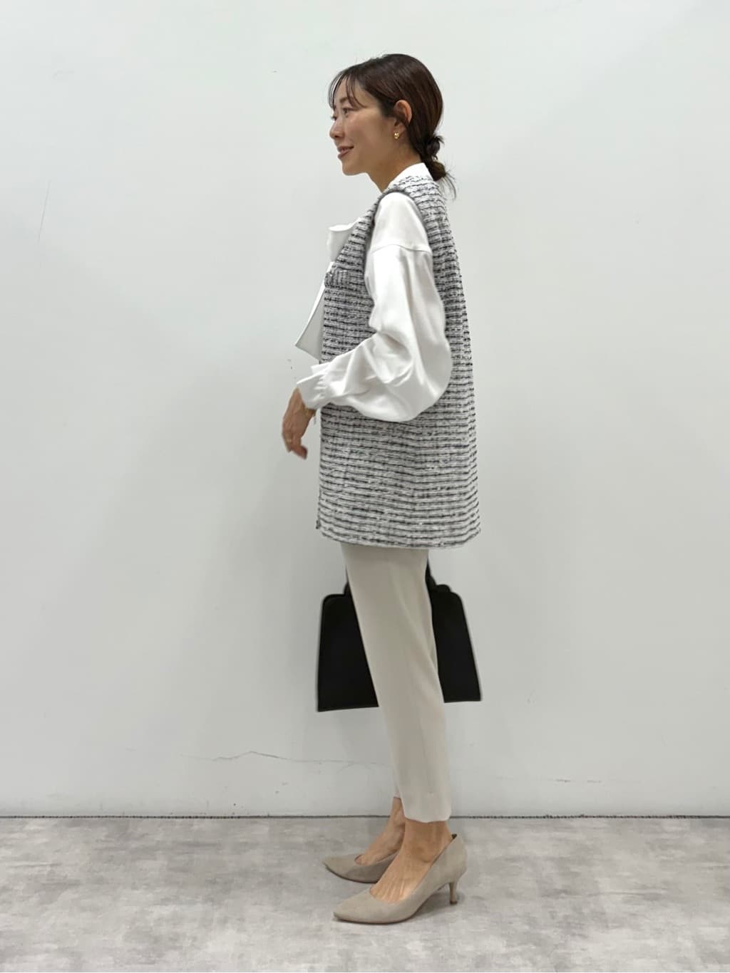 YUさんの「INDIVI｜◆【2点セット／UVケア】ツイードジレ＆ボウタイブラウス カセット服」を使ったコーディネート