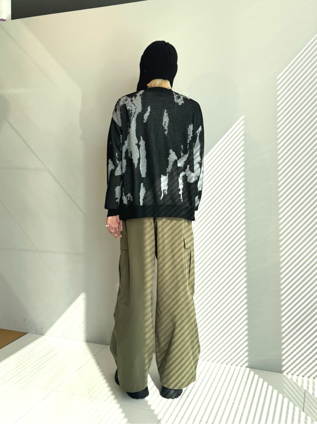 simさんの「tk.TAKEO KIKUCHI｜◆アブストラクトシアーカーディガン」を使ったコーディネート