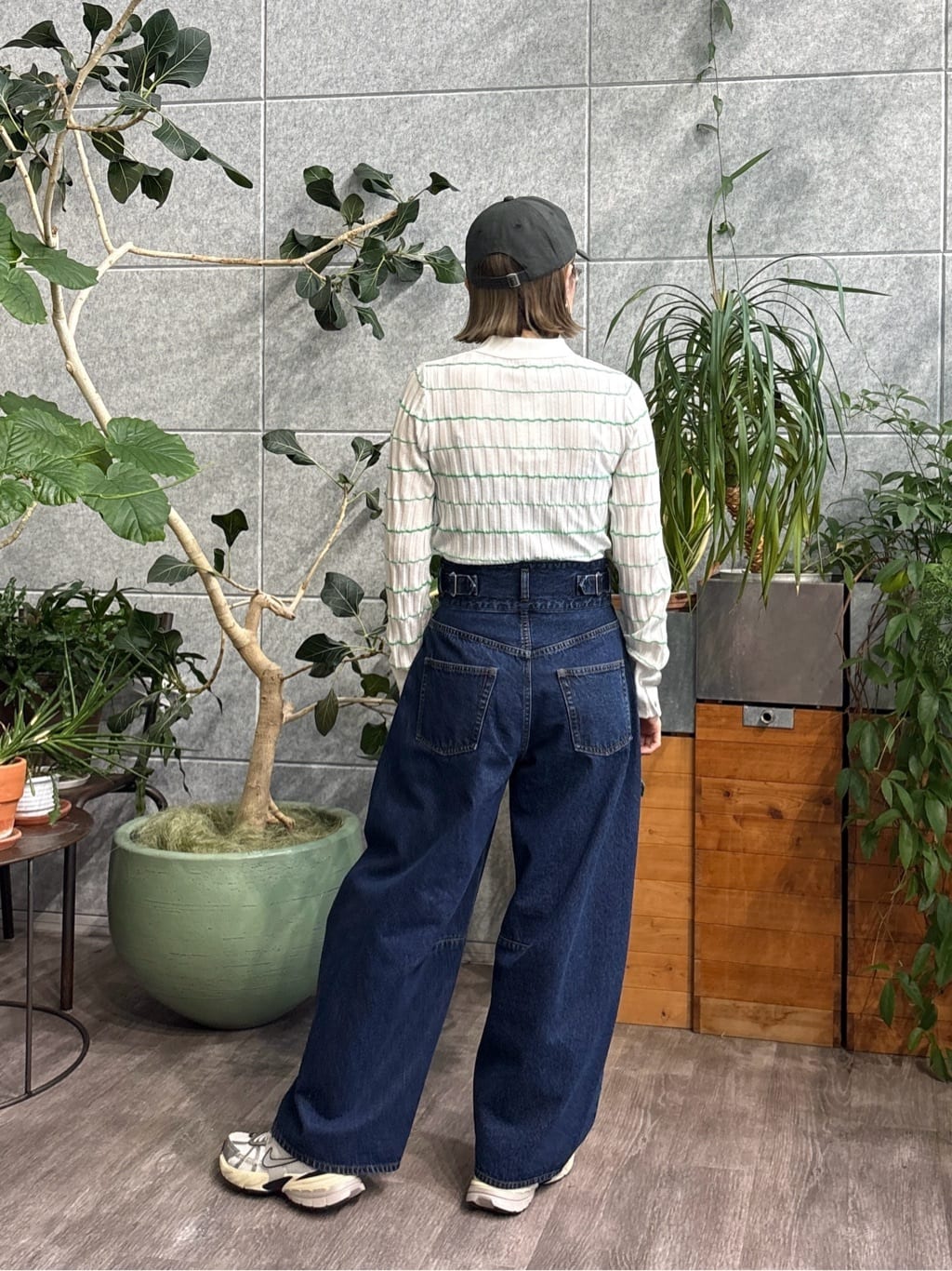 kotakiさんの「INDIVI｜ハイウエストカーブデニム」を使ったコーディネート