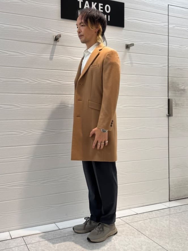 井出恭輔さんの「TAKEO KIKUCHI｜ウールカシミヤブレンド チェスターコート」を使ったコーディネート