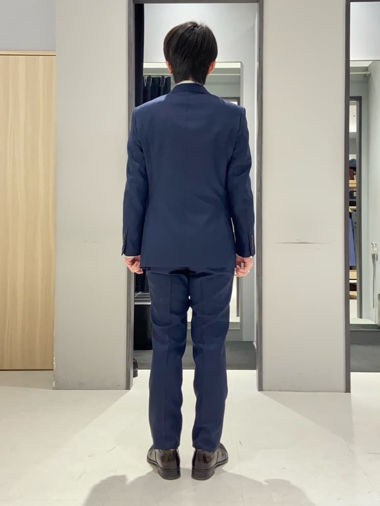 わいずみさんの「TAKEO KIKUCHI｜【Three by Three】シャイニーシャークピンヘッド スーツ/3ピース対応可」を使ったコーディネート