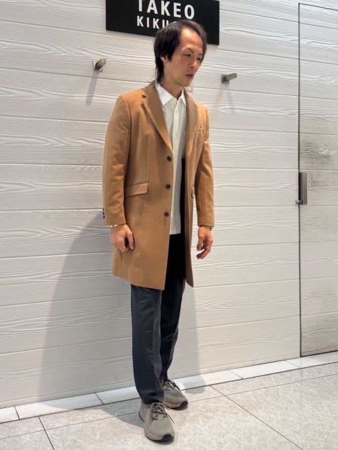 井出恭輔さんの「TAKEO KIKUCHI｜ウールカシミヤブレンド チェスターコート」を使ったコーディネート
