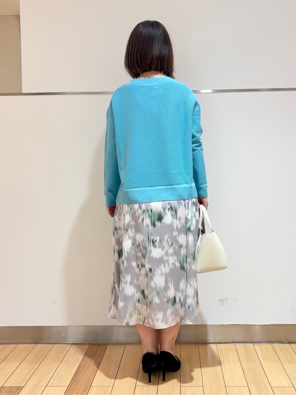 MIKIKOさんの「UNTITLED｜◆【後ろウエストゴム/花柄】ぼかしフラワー プリントスカート」を使ったコーディネート
