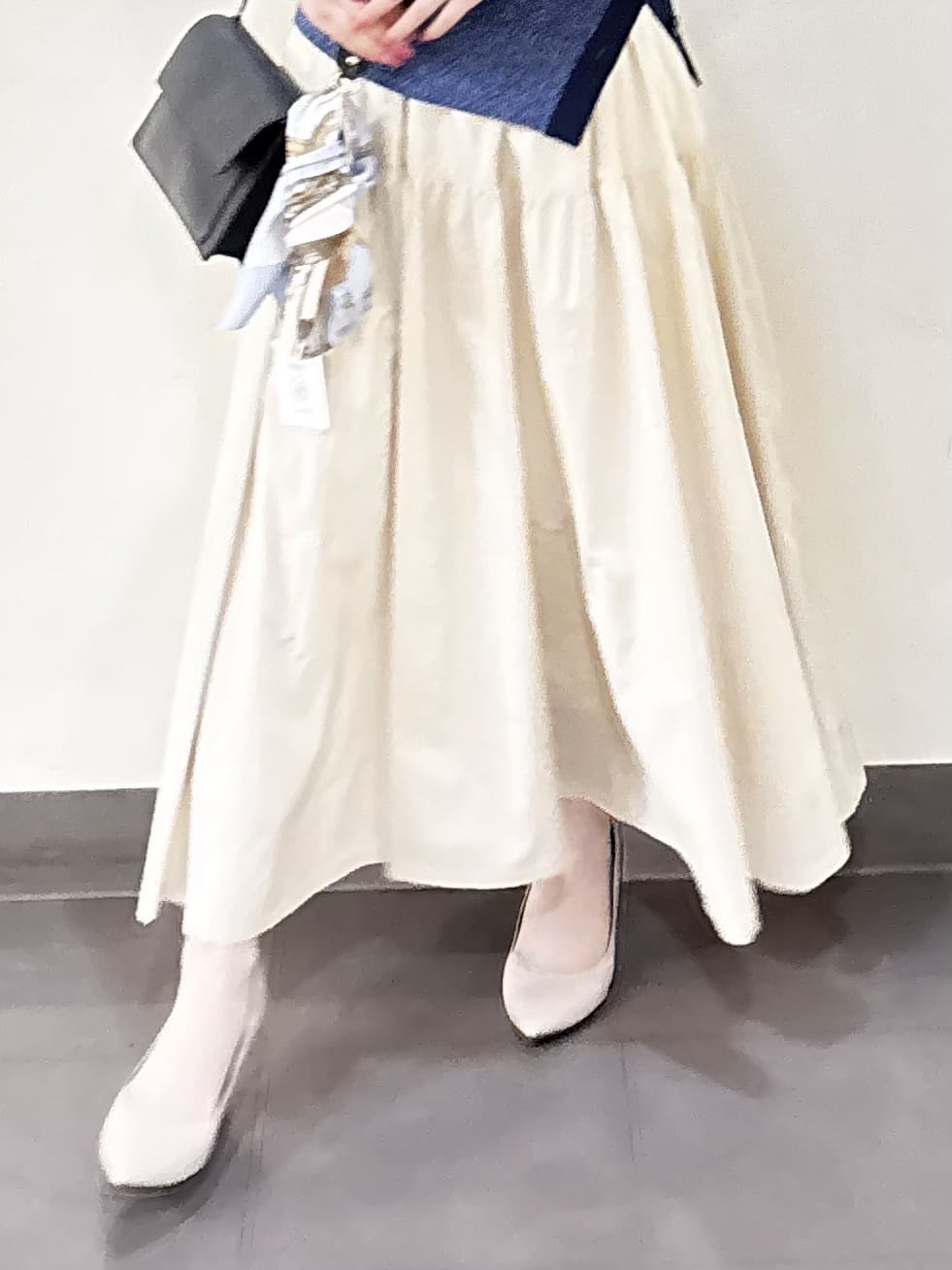 いくみさんの「UNTITLED｜【手洗い／88cm正方形】バイカラーハーネススカーフ」を使ったコーディネート