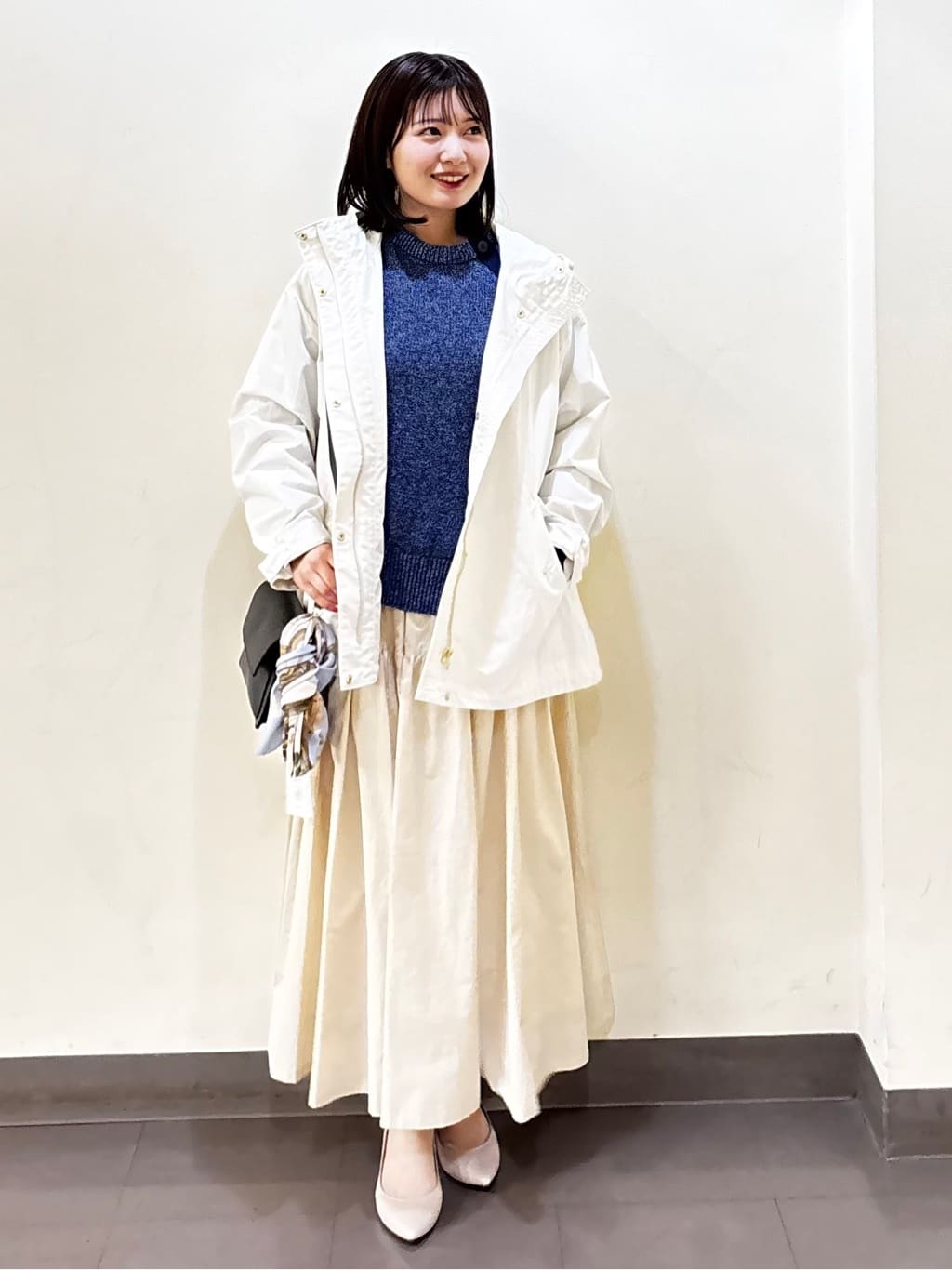 いくみさんの「UNTITLED｜【手洗い／88cm正方形】バイカラーハーネススカーフ」を使ったコーディネート