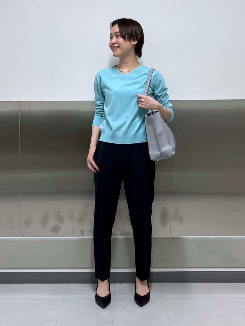 kanaeさんの「INDIVI｜【洗える／UVケア／スーツ】ストレッチタックテーパードパンツ」を使ったコーディネート