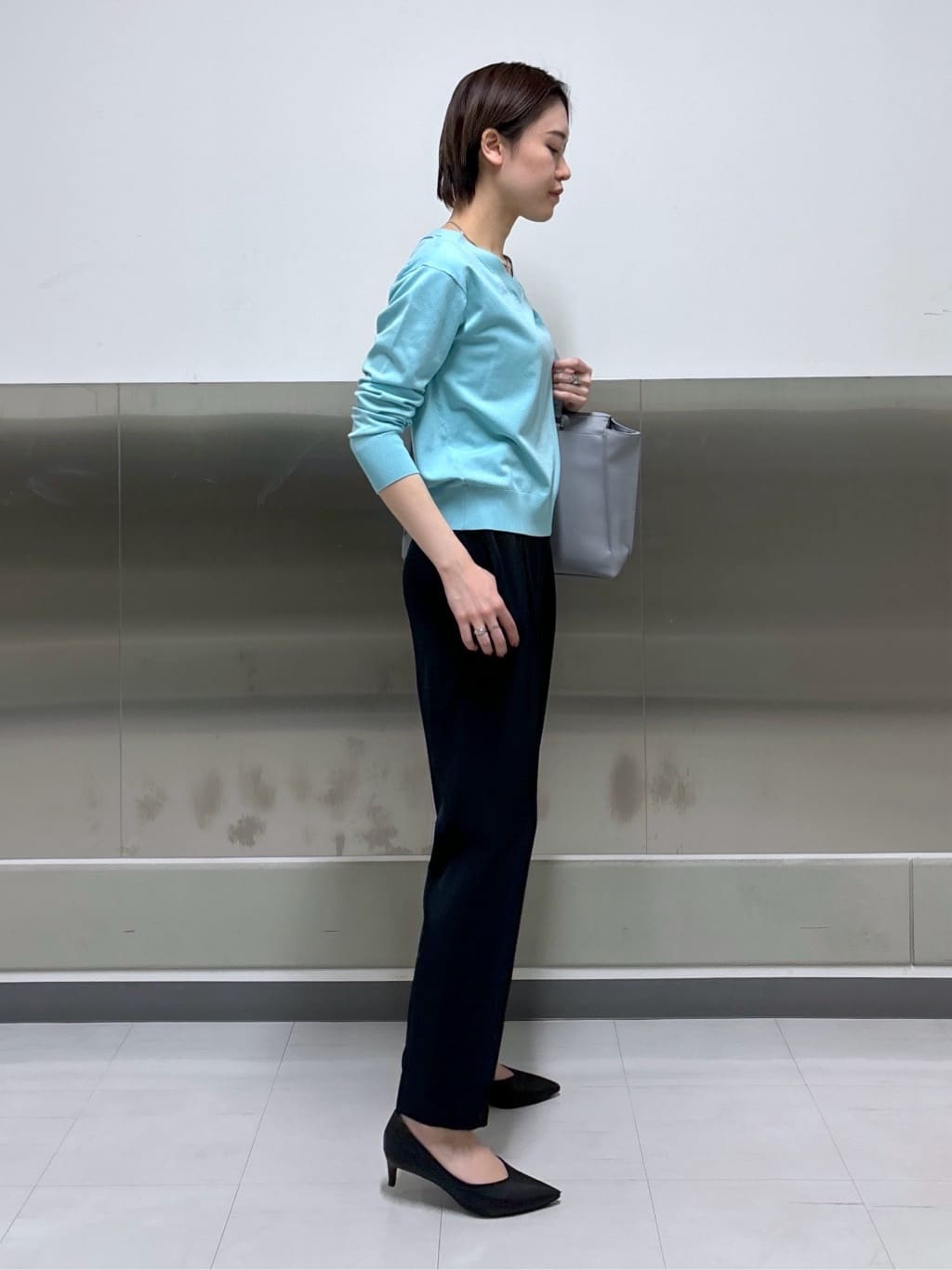kanaeさんの「INDIVI｜【洗える／UVケア／スーツ】ストレッチタックテーパードパンツ」を使ったコーディネート
