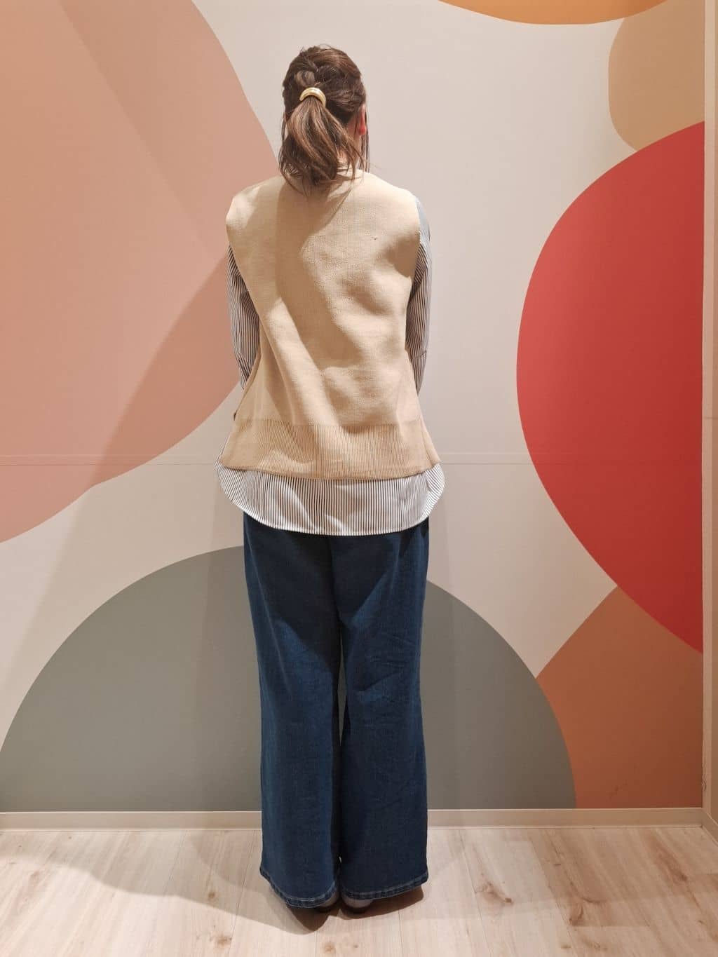 次女さんの「SHOO･LA･RUE｜◆【S-LL/2点セット】着回し自在 ニットベスト＋フレアブラウス」を使ったコーディネート