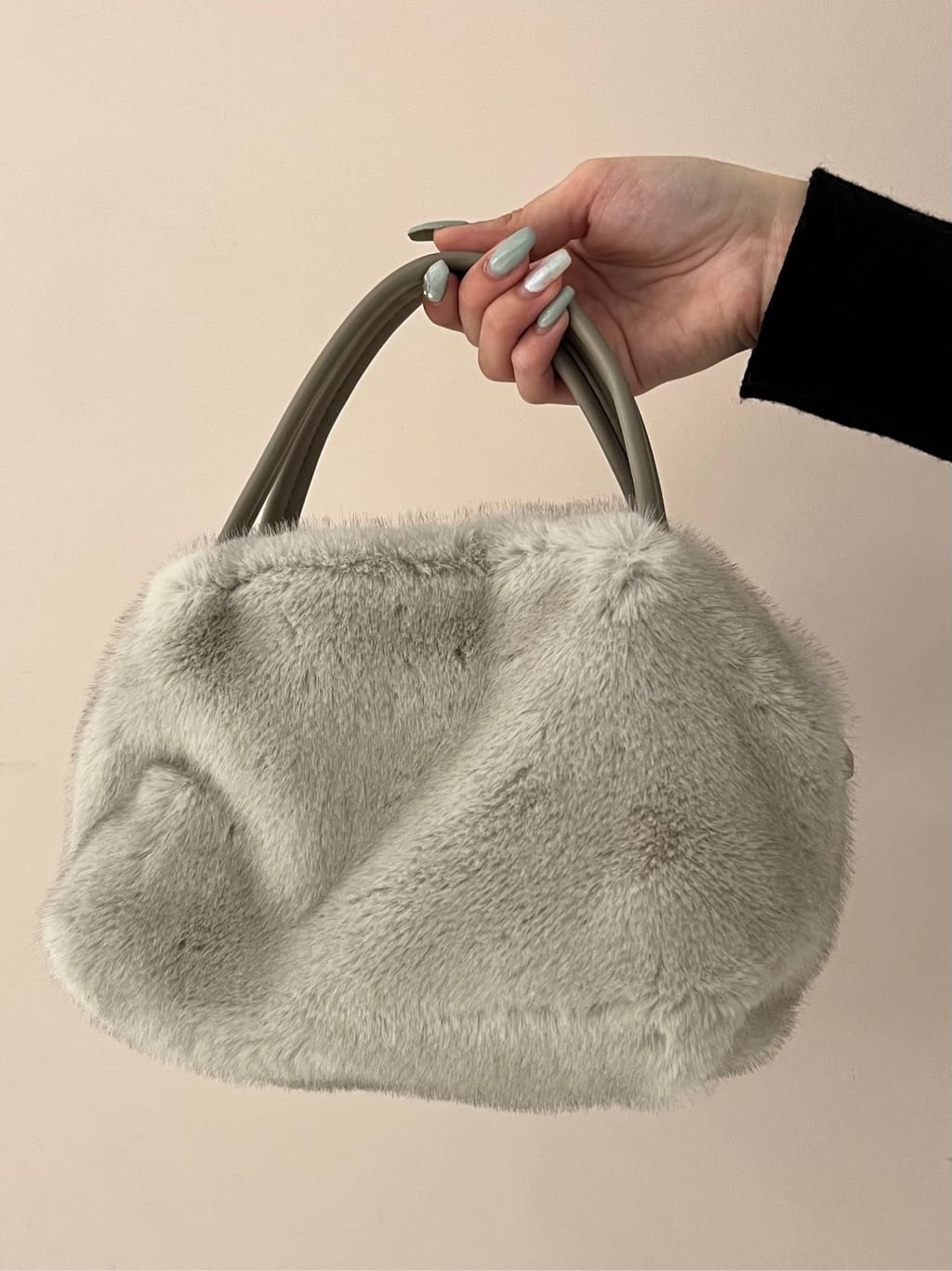 このかさんの「ESPERANZA｜洗えるシンプルカラーストール 累計販売約5000枚【防寒／マフラー／無地／ギフト】」を使ったコーディネート