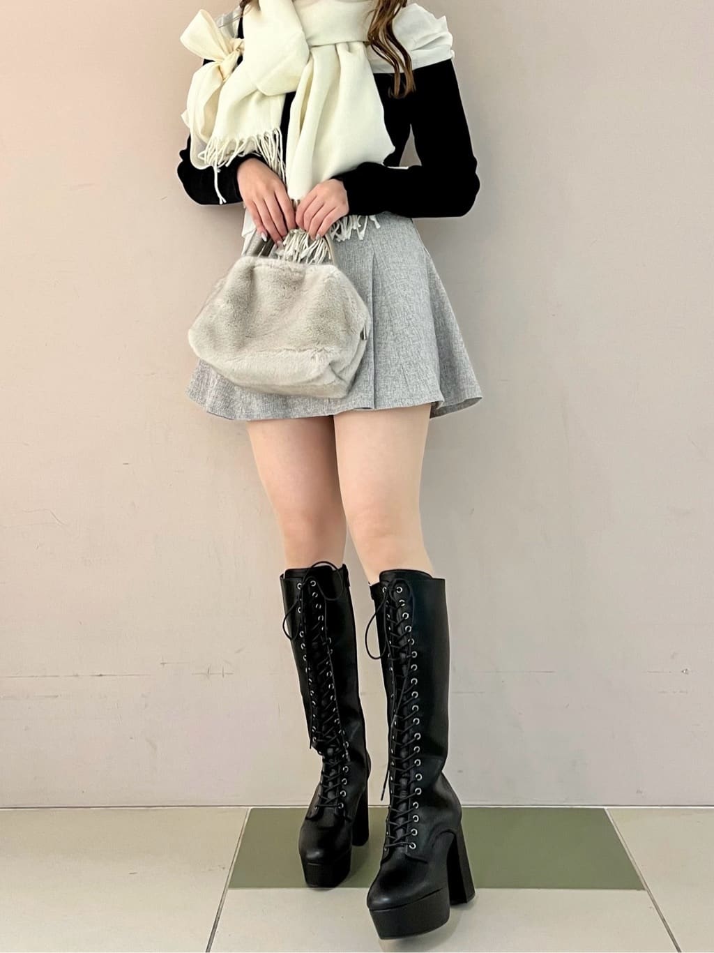 このかさんの「ESPERANZA｜洗えるシンプルカラーストール 累計販売約5000枚【防寒／マフラー／無地／ギフト】」を使ったコーディネート