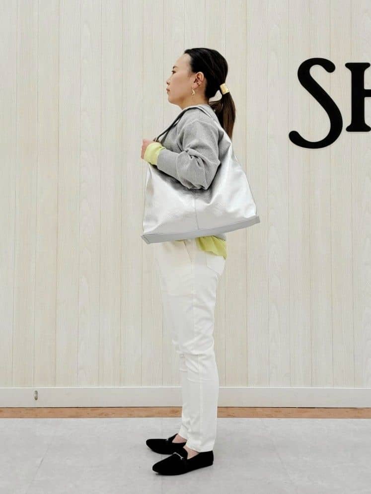nanahachiさんの「SHOO･LA･RUE｜◆【洗える/S-LL】お顔周りすっきり 優しい肌触りのVネックニット」を使ったコーディネート