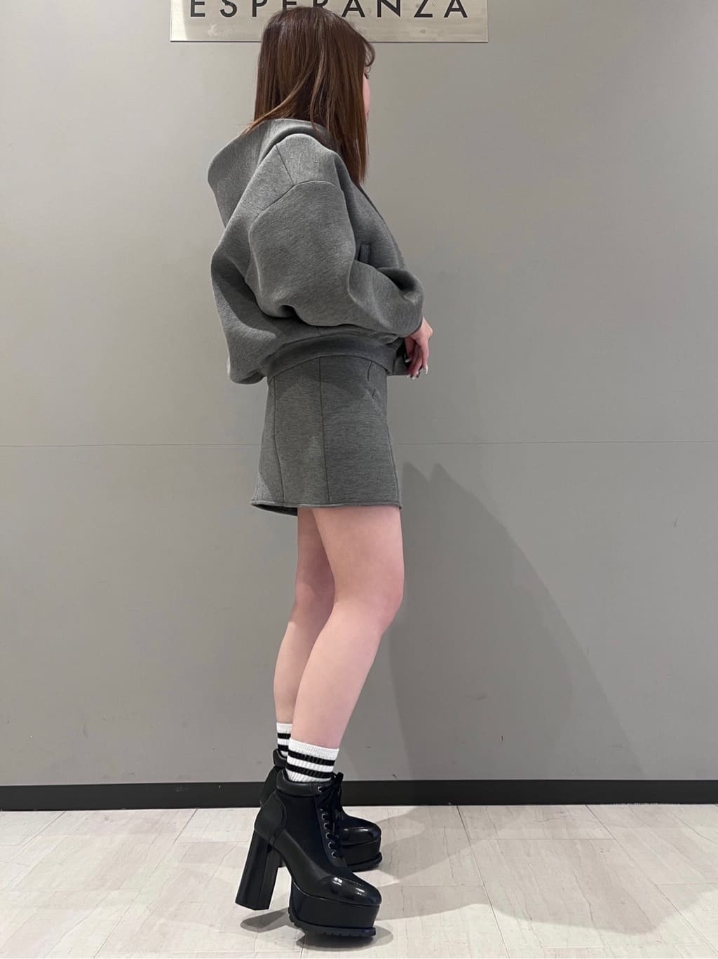 RISAさんの「ESPERANZA｜【ラク盛り／ショートブーツ】リピーター続出／脚長美脚　厚底メッシュスポーティーショートブーツ」を使ったコーディネート