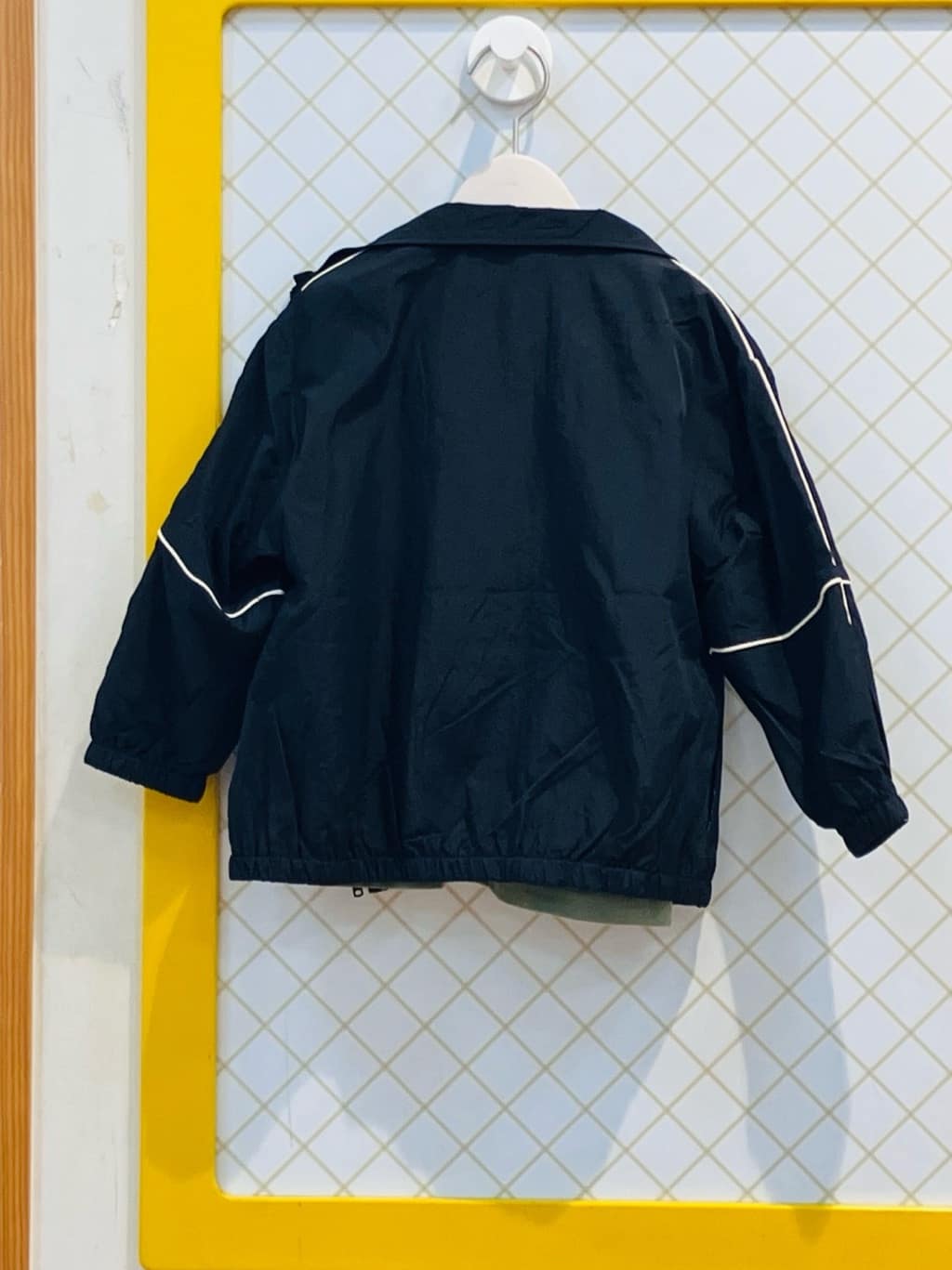 蒼さんの「SHOO･LA･RUE｜◆【100-150cm/洗える/男女兼用】スタンドカラー パイピングブルゾン」を使ったコーディネート
