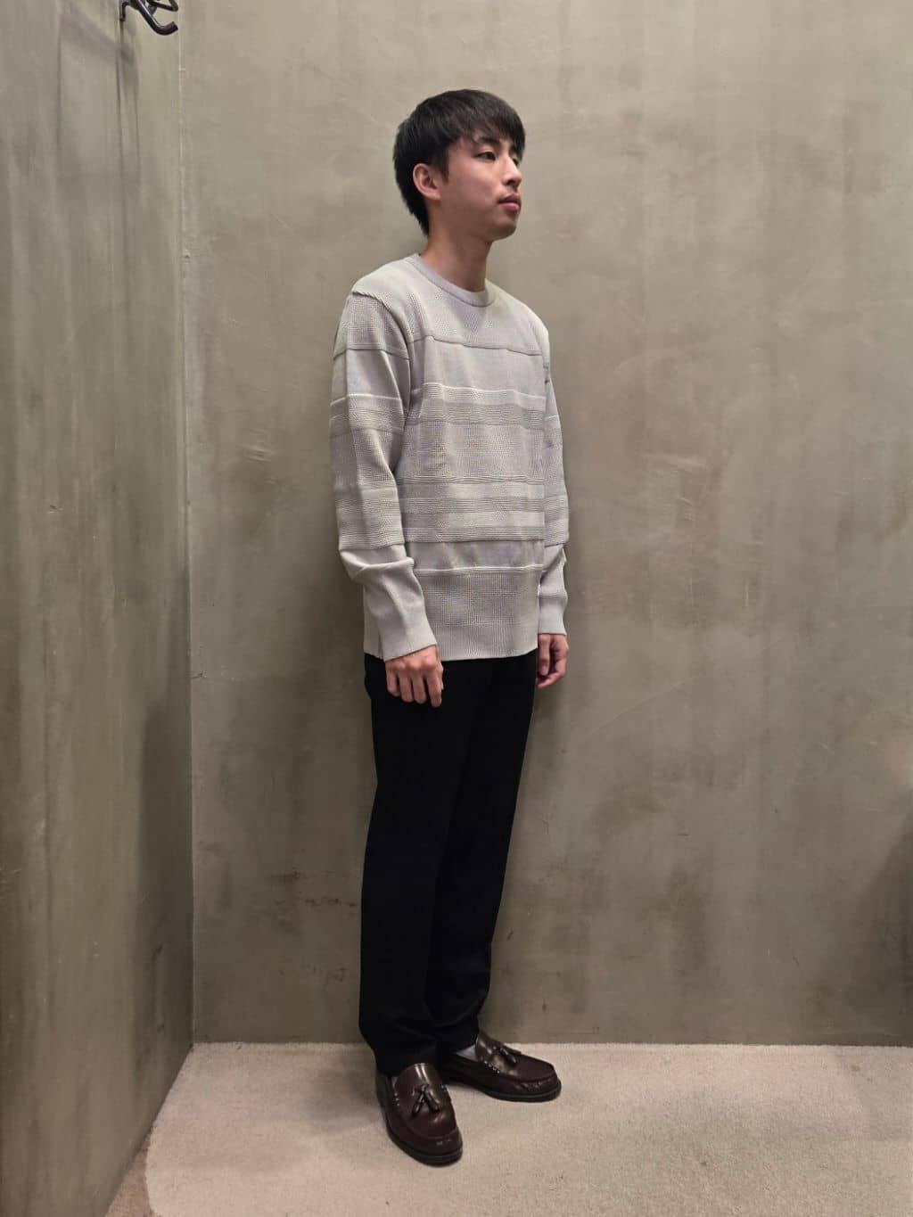 白木駆さんの「TAKEO KIKUCHI｜【ONOFF対応】TRダブルニット ストレッチパンツ」を使ったコーディネート