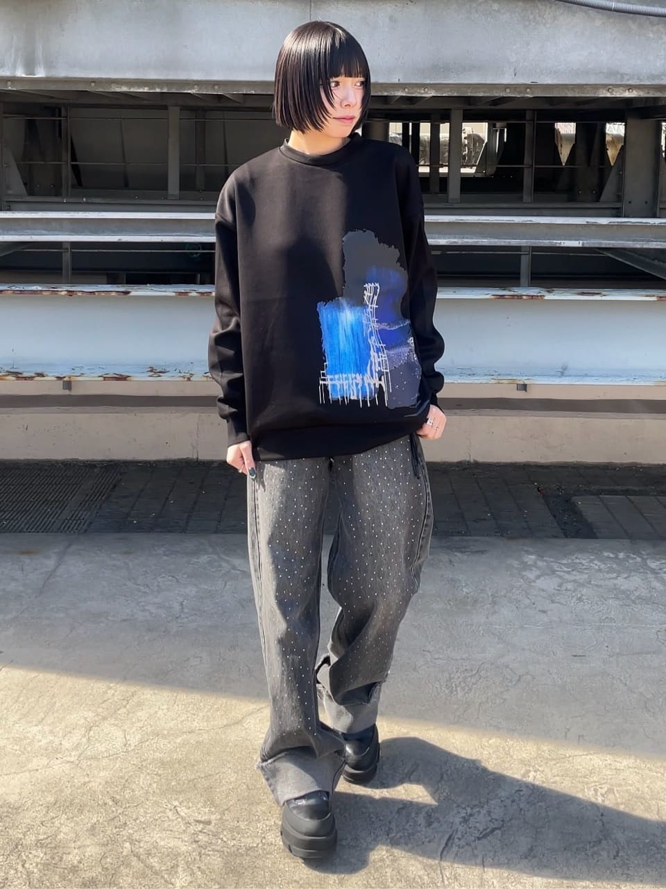 川本葵さんの「tk.TAKEO KIKUCHI｜◆アブストラクトエンブロカットソー」を使ったコーディネート