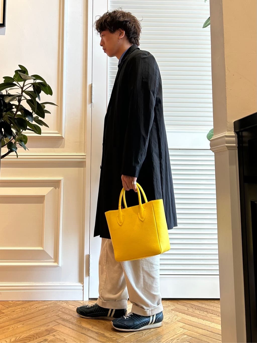 須田　慎二郎さんの「DRESSTERIOR｜【otonaMUSE5月号掲載/日本製】シュリンクレザーミニトート」を使ったコーディネート