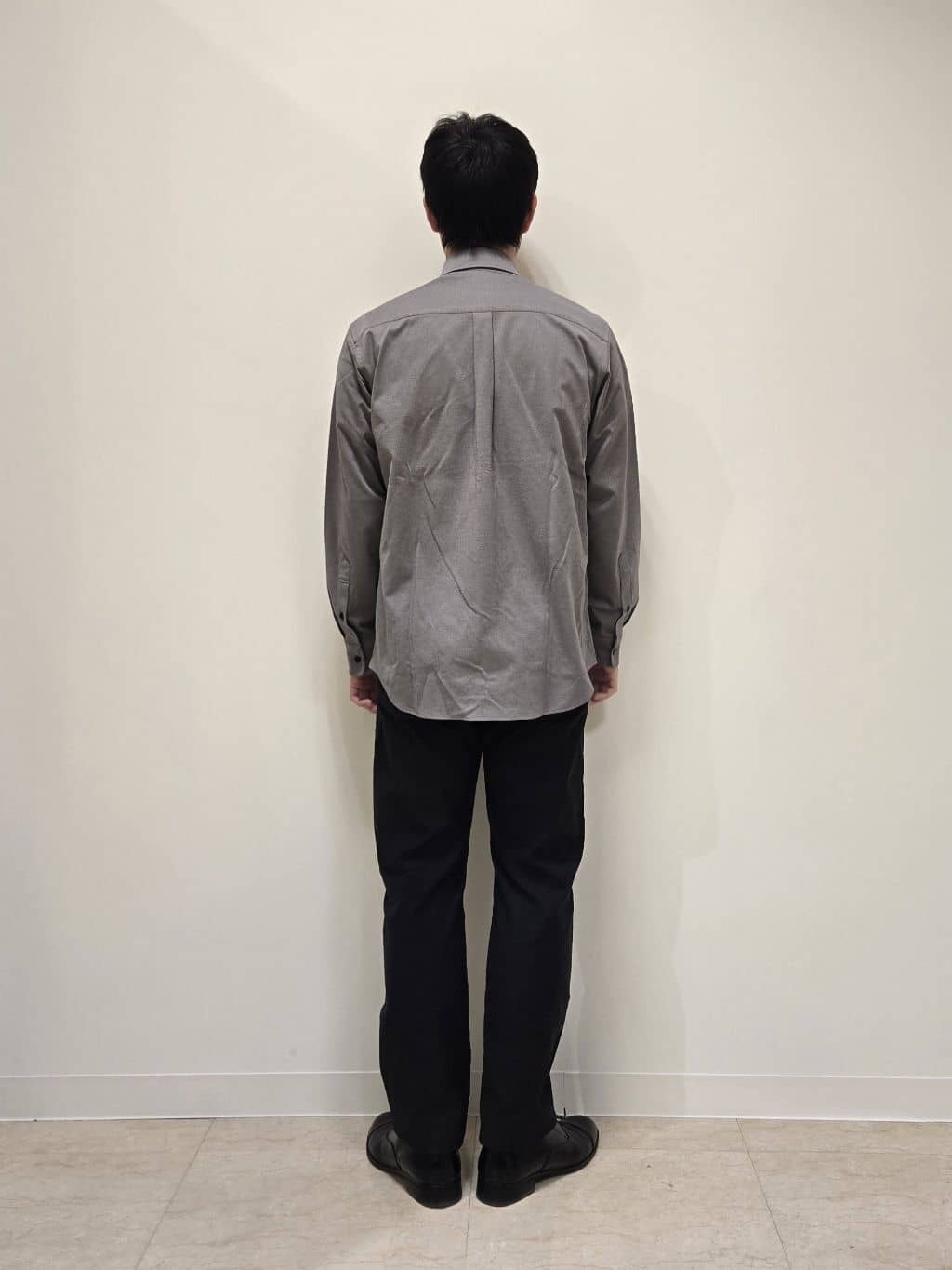 白木駆さんの「TAKEO KIKUCHI｜【Made in JAPAN】播州織 ストレッチ パンツ」を使ったコーディネート
