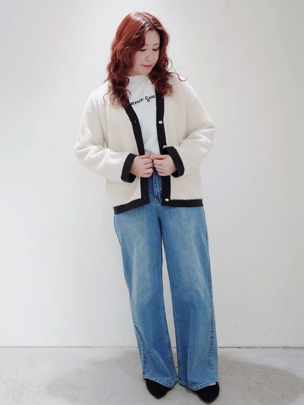 NONさんの「OPAQUE.CLIP｜◆フェザーヤーン配色Vネックカーディガン【洗濯機洗い可】」を使ったコーディネート