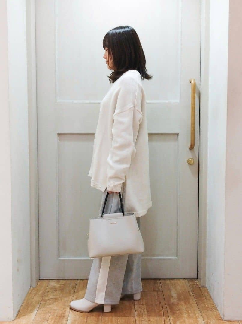 みーさんの「SHOO･LA･RUE｜◆【S-LL/体型カバー】軽くてふわふわ お尻が隠れるワイドシルエットニット」を使ったコーディネート