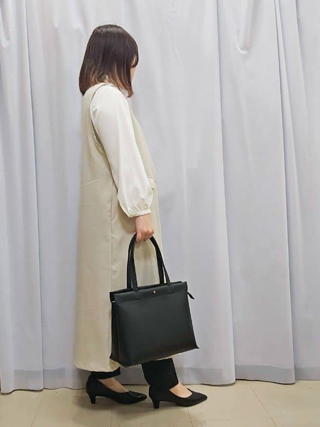 かなさんの「SHOO･LA･RUE｜◆【洗える/S-3L/セットアップ可】セレモニーや通勤に カットジョーゼットテーパードパンツ」を使ったコーディネート