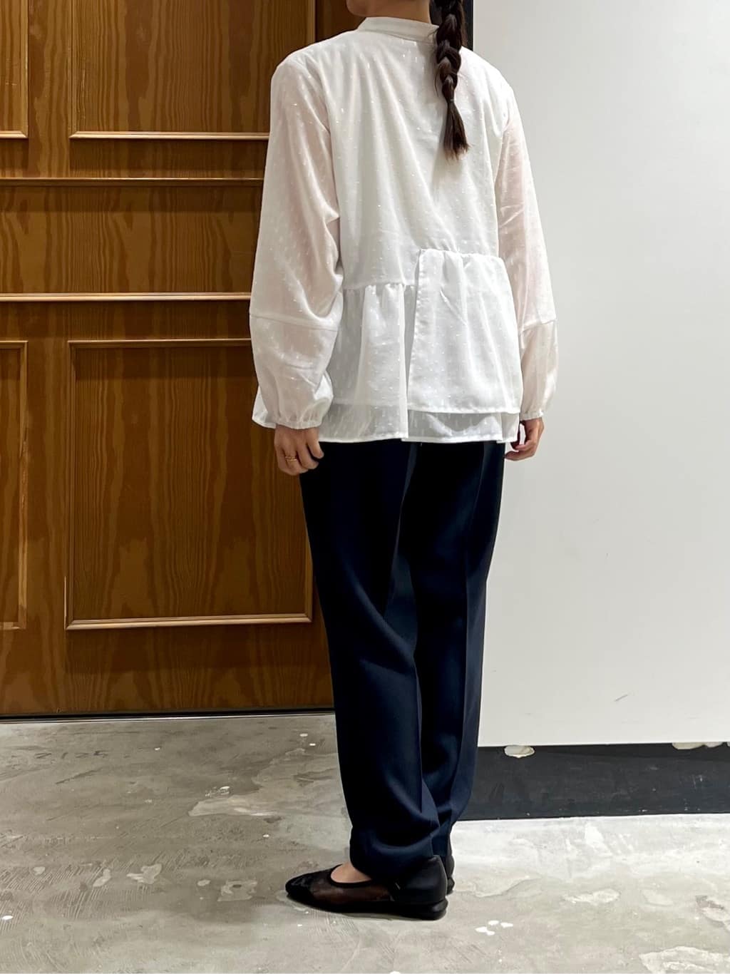 sakiiさんの「THE SHOP TK｜◆【ONOFF活躍/セレモニー/通勤】カットジャカードペプラムブラウス/洗える」を使ったコーディネート