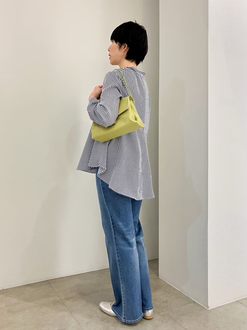KUROさんの「grove｜◆ペプラムスタンドネックシャツ」を使ったコーディネート
