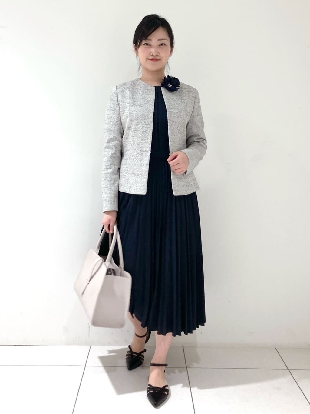 momokoさんの「INDIVI｜フラワーコサージュ」を使ったコーディネート