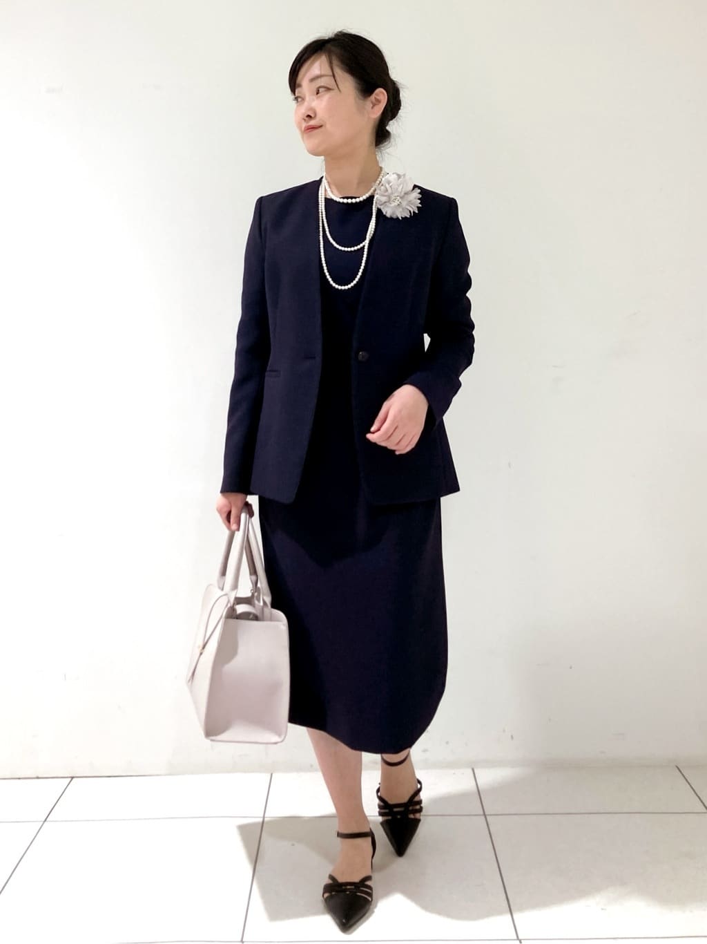 momokoさんの「INDIVI｜フラワーコサージュ」を使ったコーディネート