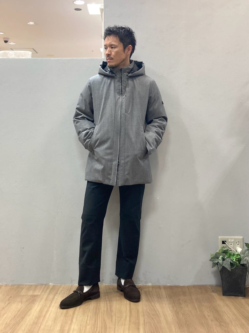 シュンさんの「TAKEO KIKUCHI｜【Made in JAPAN】播州織 ストレッチ パンツ」を使ったコーディネート