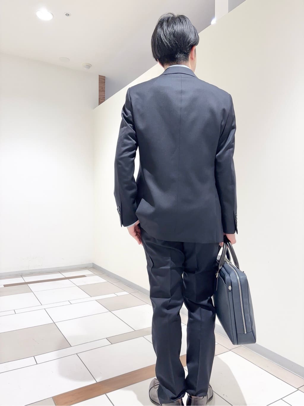 及川さんの「TAKEO KIKUCHI｜【冠婚葬祭】無地 サージスーツ/3ピース対応可」を使ったコーディネート