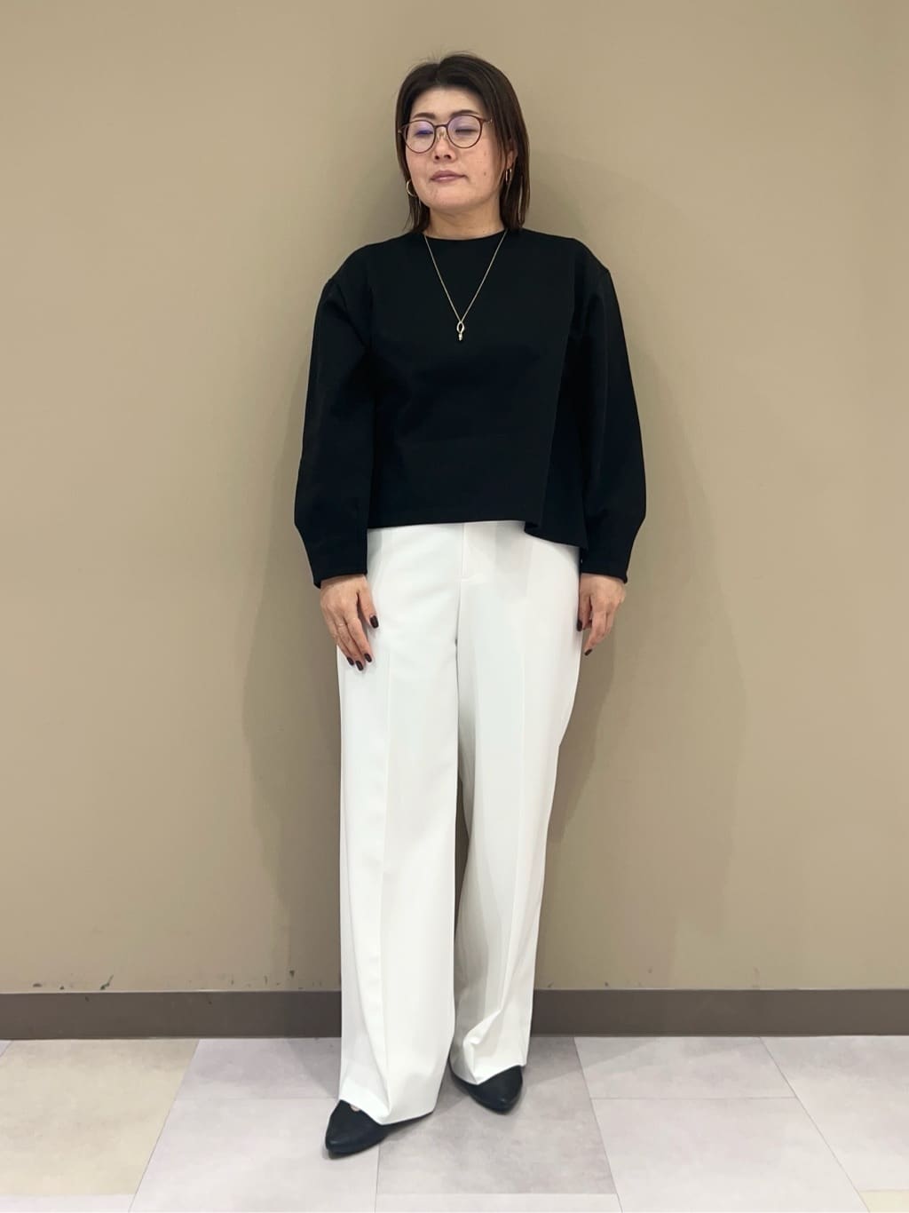 fukuさんの「UNTITLED｜◆【後ろウエストゴム/きれいめ】ストレッチ ワイドパンツ」を使ったコーディネート