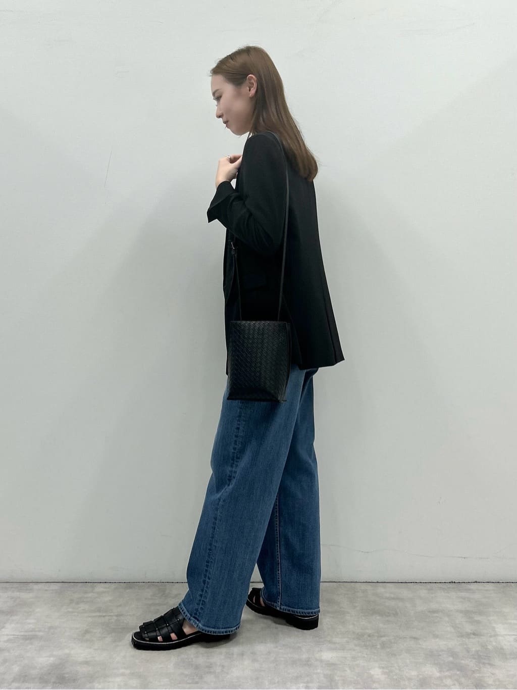 mitsukiさんの「INDIVI｜【褒められデニム】ワイドストレート デニムパンツ」を使ったコーディネート