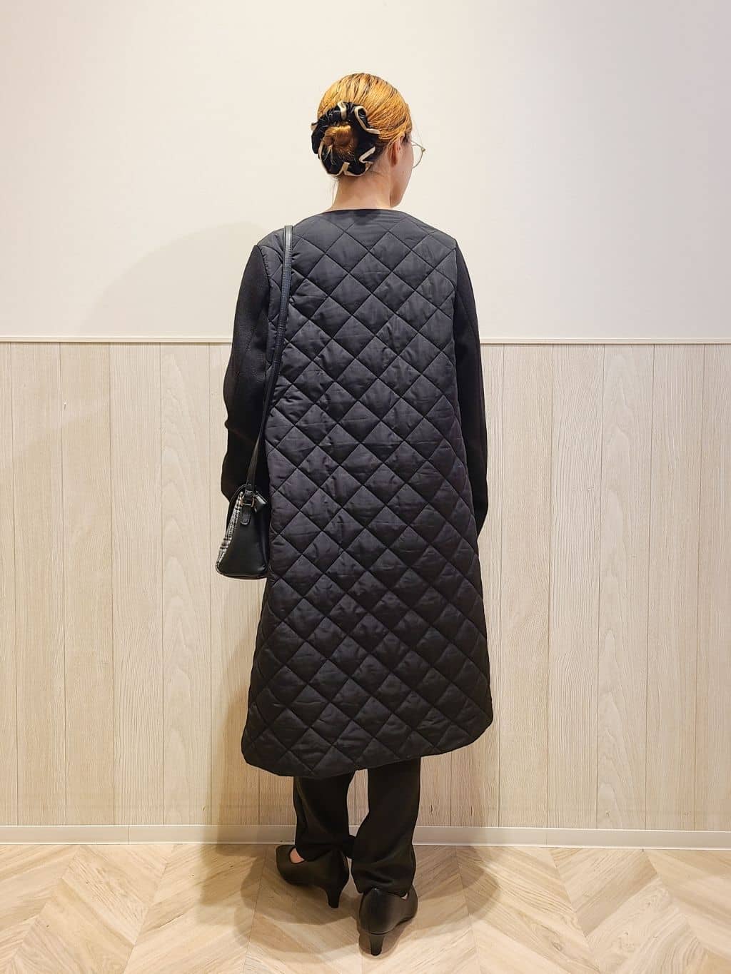 Suzuさんの「SHOO･LA･RUE｜◆【通勤/セレモニー】Vカットデザインで足が美しく見える ベーシック5cmパンプス」を使ったコーディネート