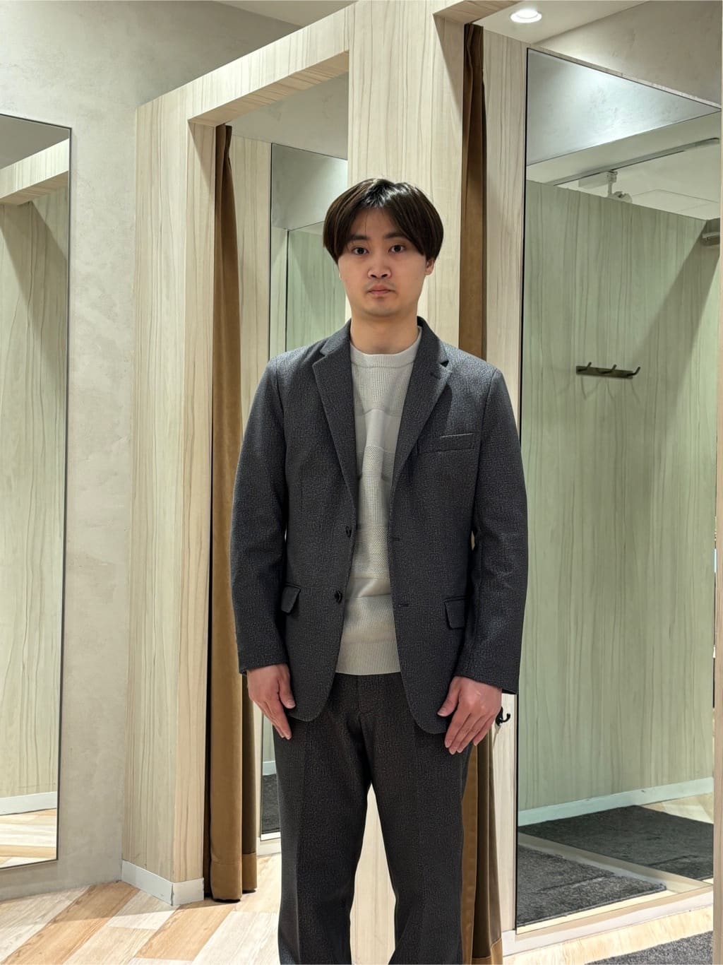圭哉さんの「TAKEO KIKUCHI｜【DOWN FABRIC】ダウンファブリック ドレスパンツ / セットアップ対応」を使ったコーディネート