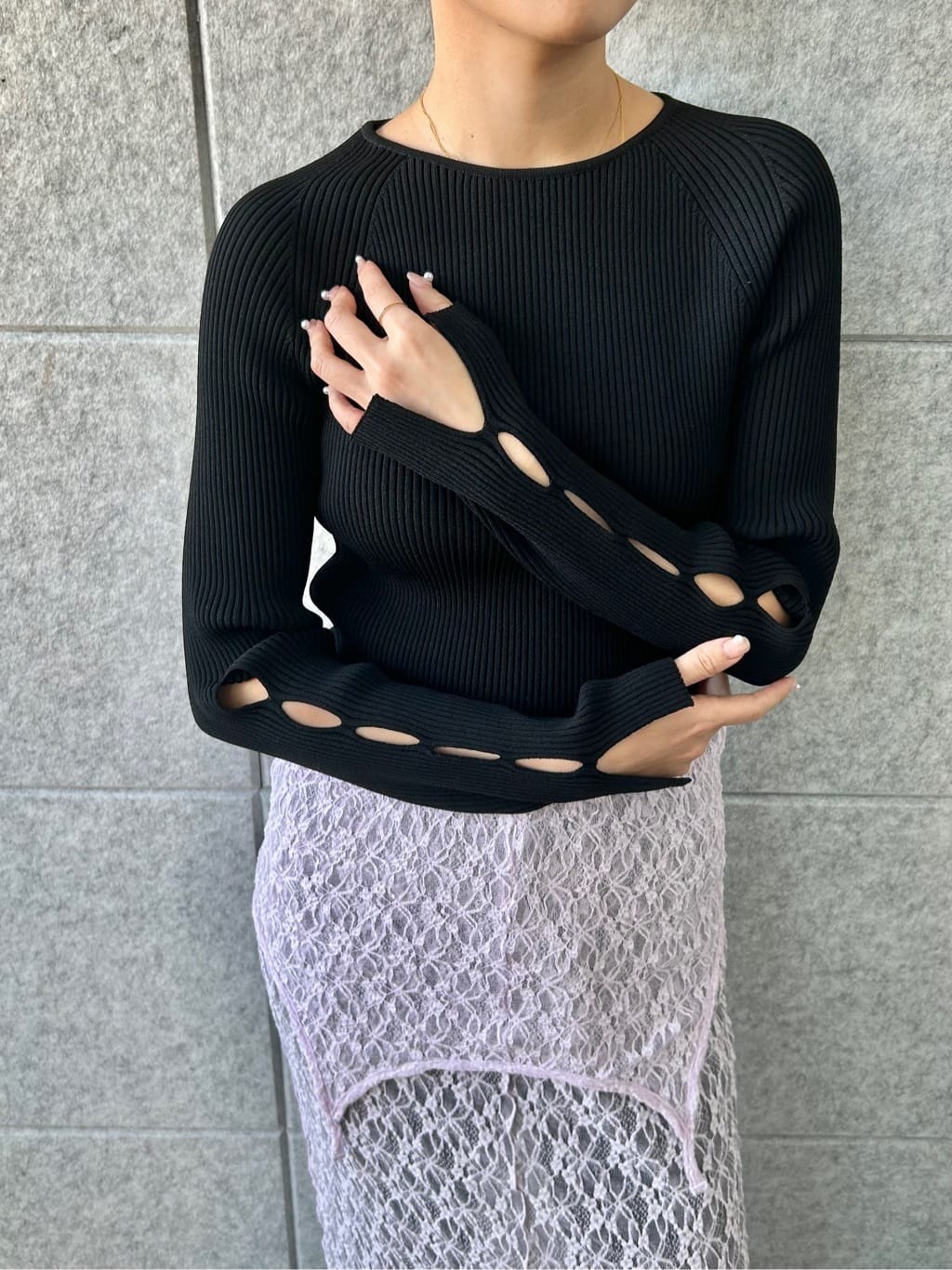 harunaさんの「CODE A｜◆hole sleeve knit」を使ったコーディネート