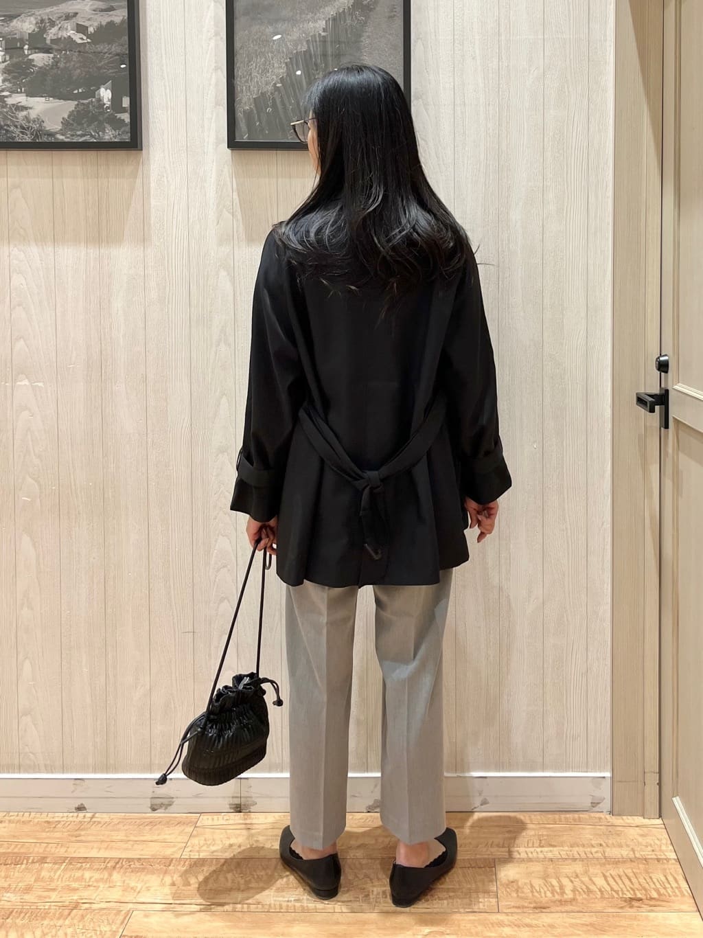 youさんの「SHOO･LA･RUE｜◆【S-LL/防花粉/撥水】ミドル丈トレンチコート」を使ったコーディネート