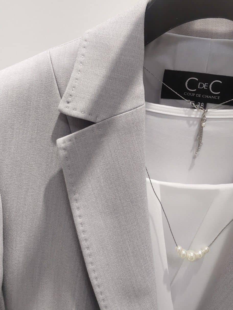 NAさんの「COUP DE CHANCE｜【洗える／日本製／通勤】カシュクール風ブラウス」を使ったコーディネート