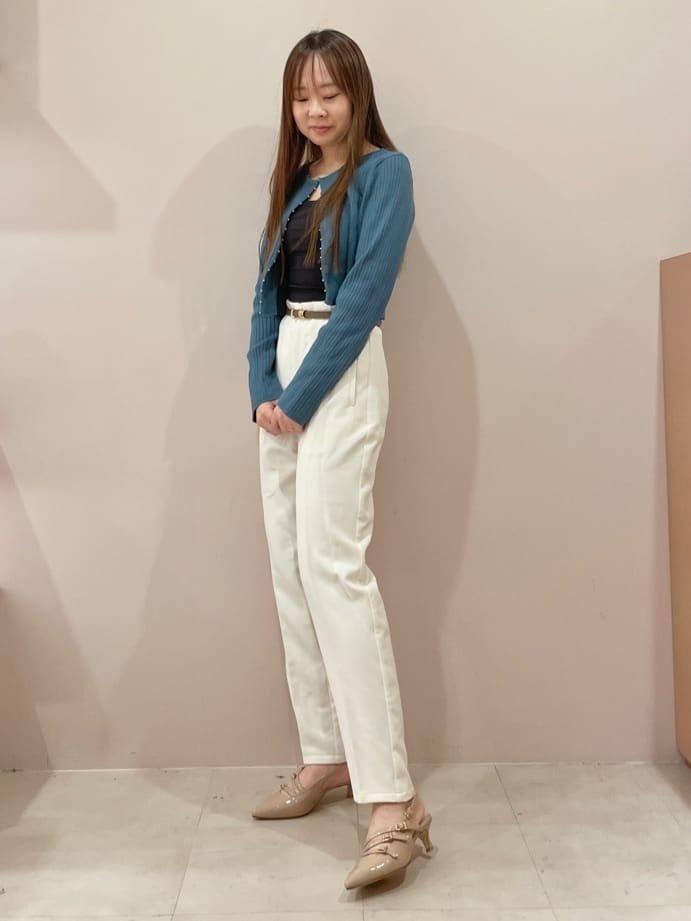 azusaさんの「ESPERANZA｜バックストラップミドルヒールパンプス」を使ったコーディネート