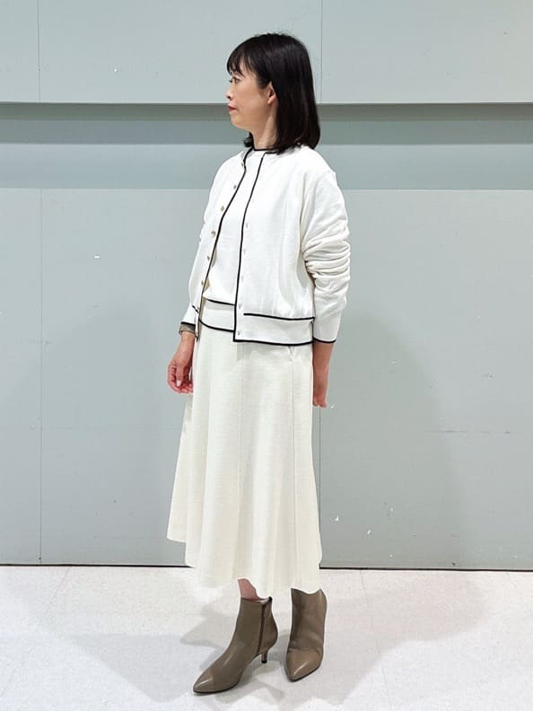 makiさんの「UNTITLED｜【手洗い／88cm正方形】エンブレムプリントスカーフ」を使ったコーディネート