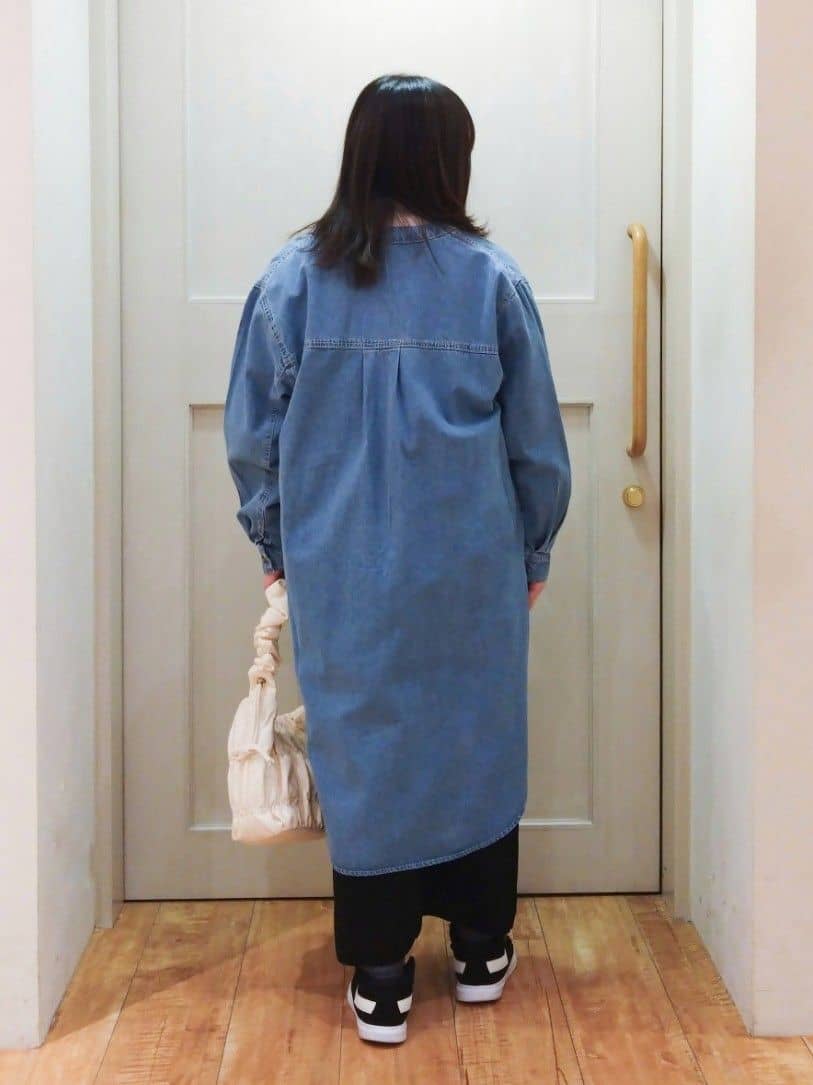みーさんの「SHOO･LA･RUE｜◆【洗える/体型カバー】デニム シャツワンピース」を使ったコーディネート