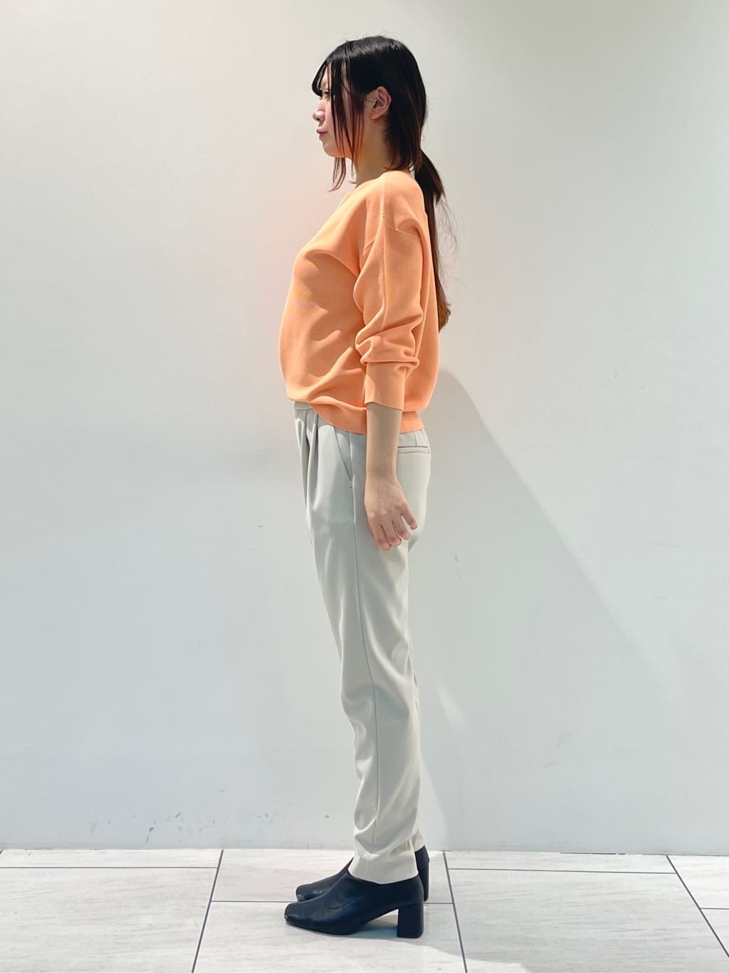 kanonさんの「INDIVI｜◆【洗える／無縫製／6色展開】袖フォルム ボートネックニット」を使ったコーディネート