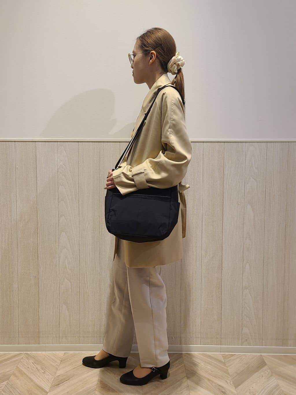 Suzuさんの「SHOO･LA･RUE｜◆【S-LL/防花粉/撥水】ミドル丈トレンチコート」を使ったコーディネート