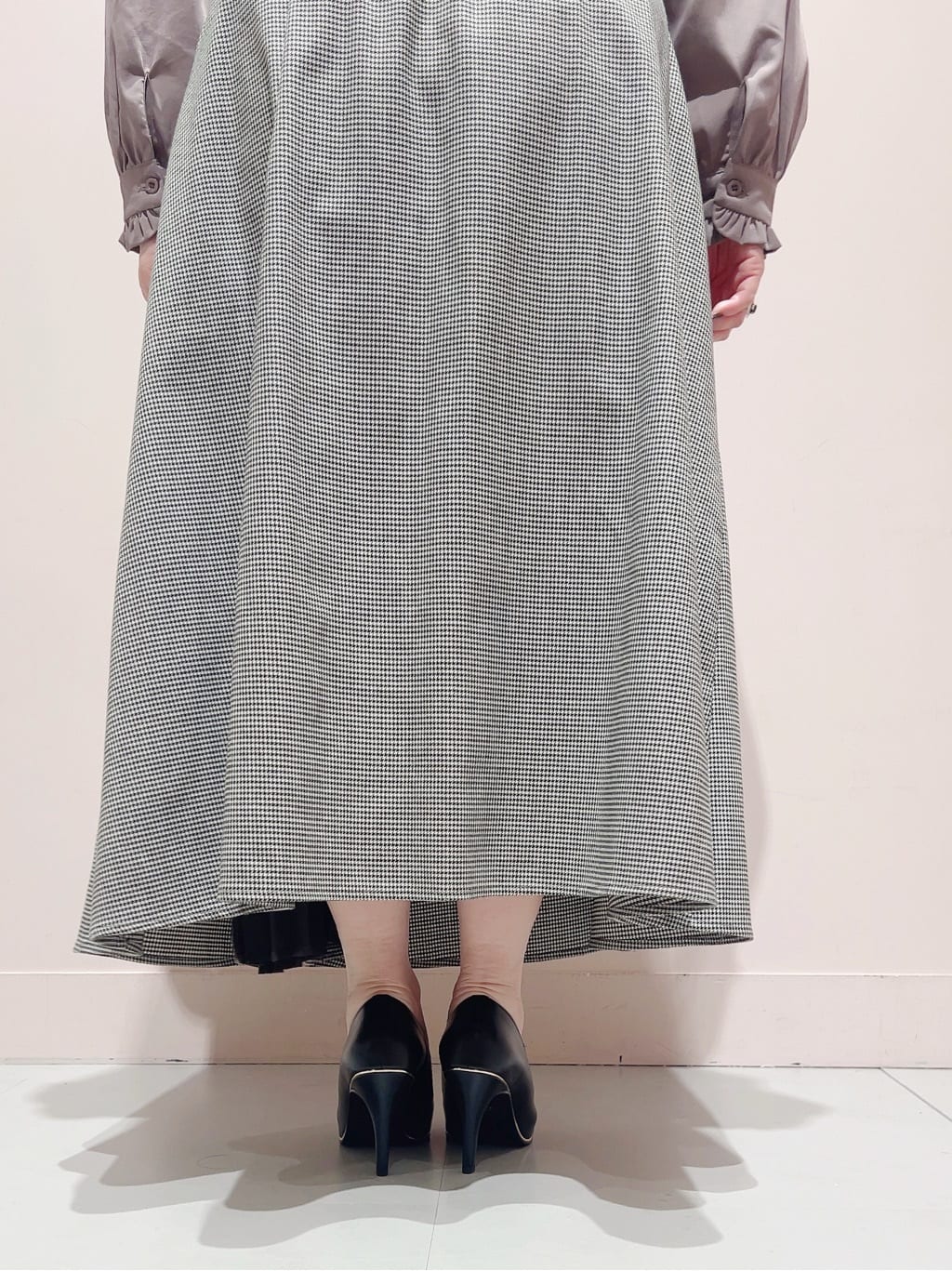 りえさんの「ESPERANZA｜【レイン対応/12時間パンプス】約8.5cm　歩きやすくて疲れにくい」を使ったコーディネート