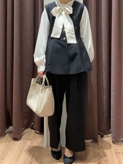 みちゃさんの「grove｜【人間工学】つつまれフィットパンプス【入卒対応可】」を使ったコーディネート