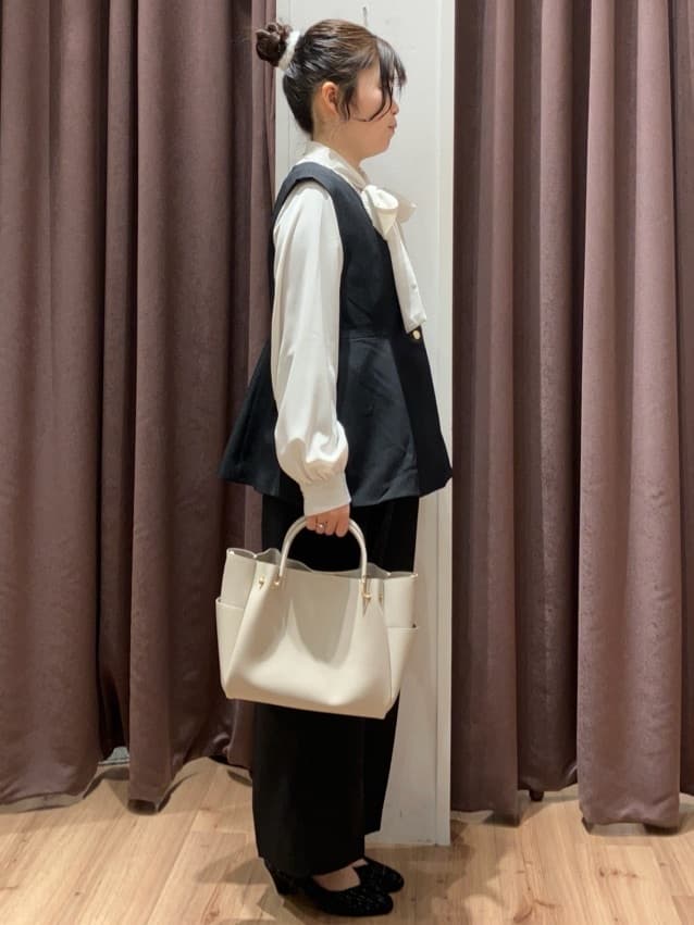 みちゃさんの「grove｜【人間工学】つつまれフィットパンプス【入卒対応可】」を使ったコーディネート