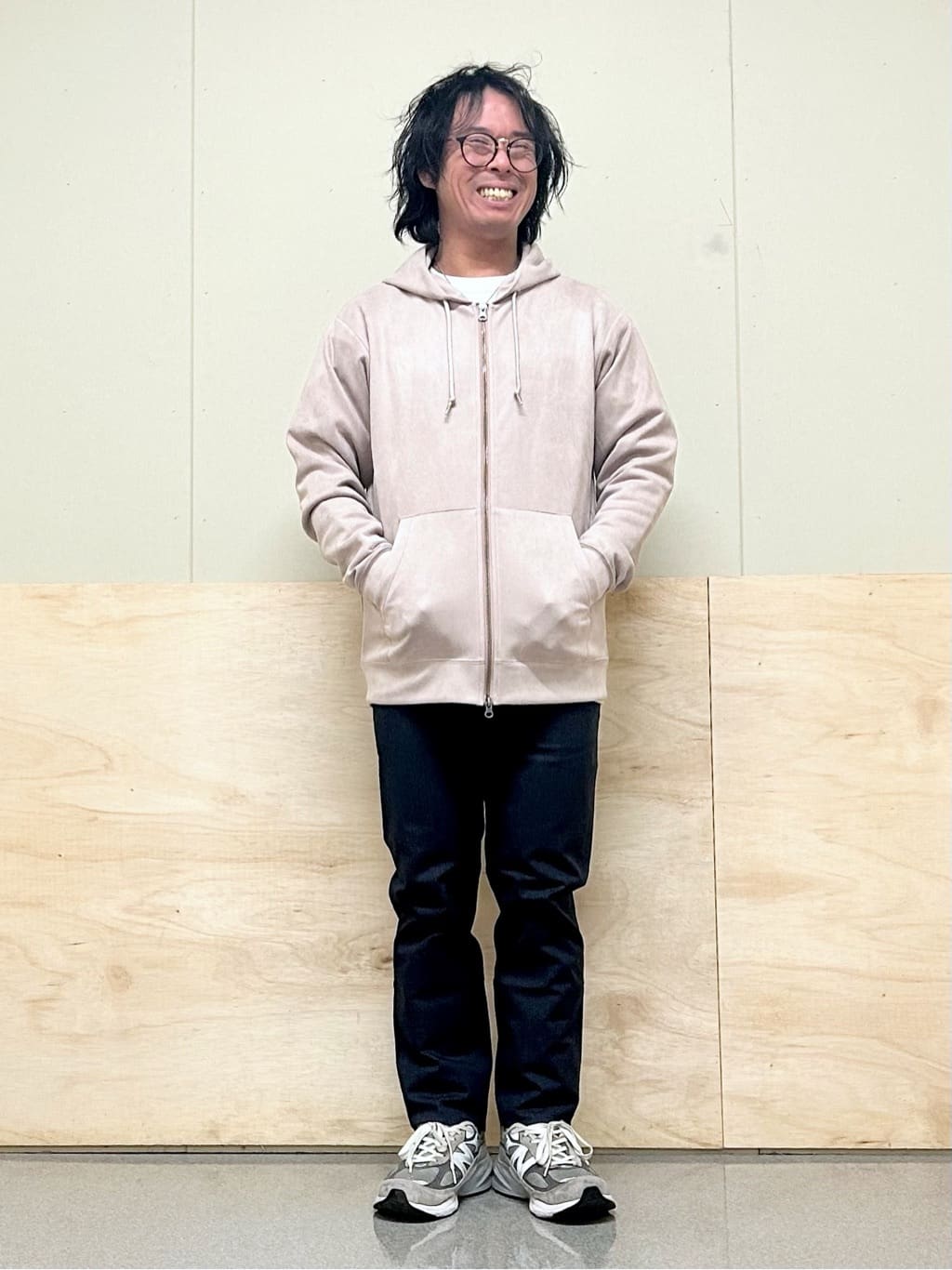 KENJI Iさんの「THE SHOP TK｜【オールシーズン穿ける！】7DAYSストレッチへリンボンパンツ　ON&hArr;OFF兼用」を使ったコーディネート