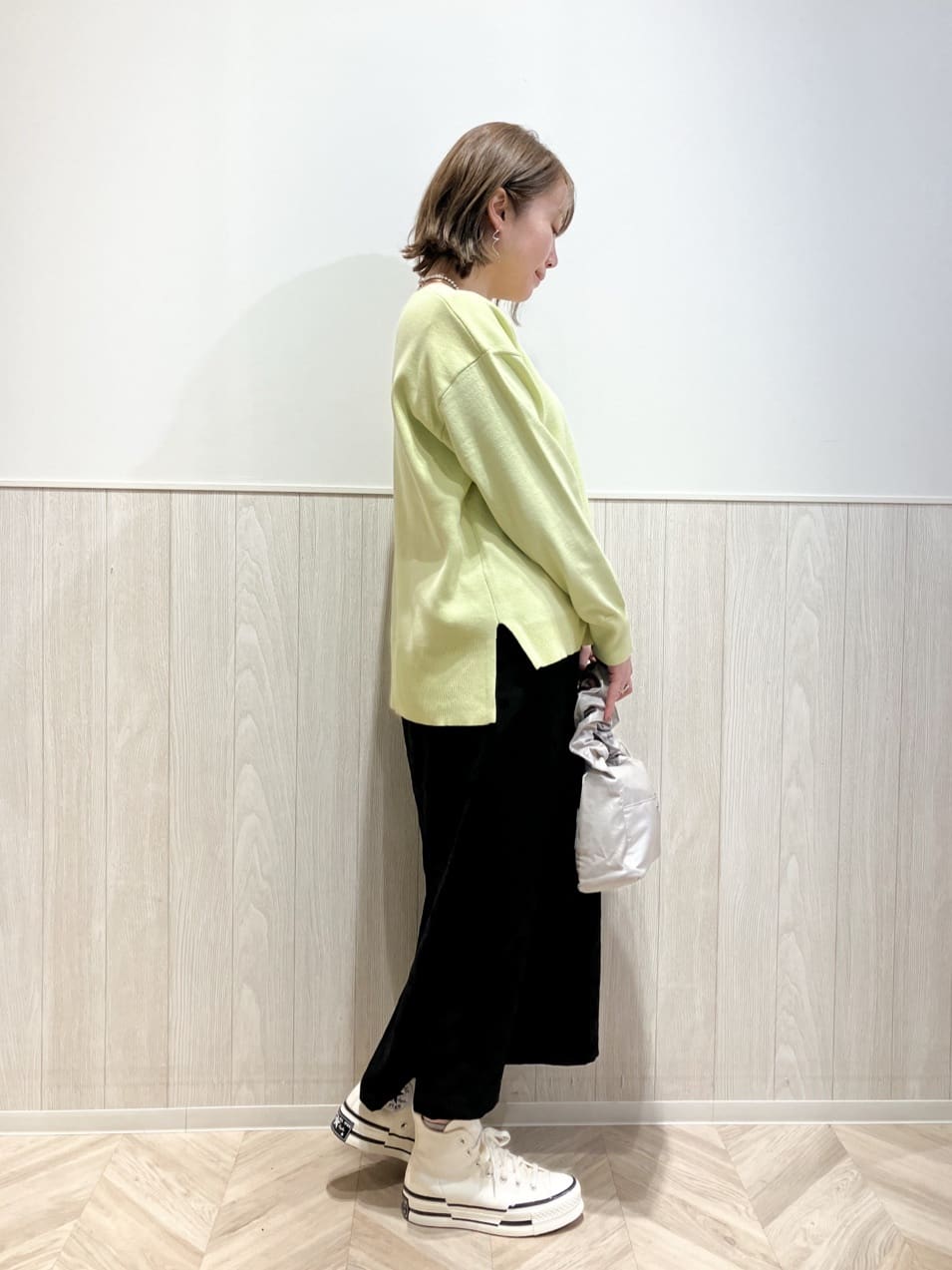 shokoさんの「SHOO･LA･RUE｜◆【洗える/S-LL】お顔周りすっきり 優しい肌触りのVネックニット」を使ったコーディネート