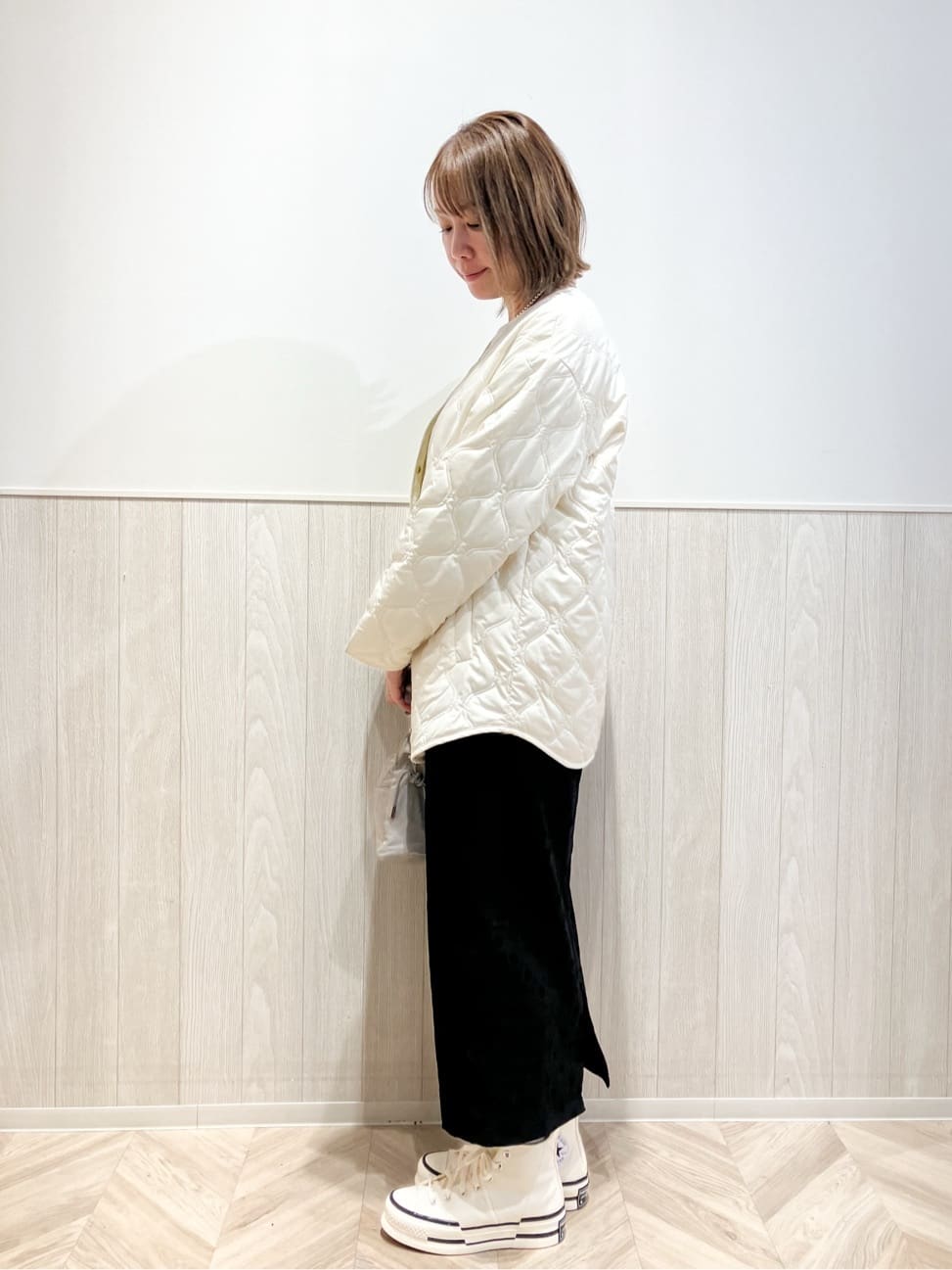 shokoさんの「SHOO･LA･RUE｜◆【洗える/S-LL】お顔周りすっきり 優しい肌触りのVネックニット」を使ったコーディネート