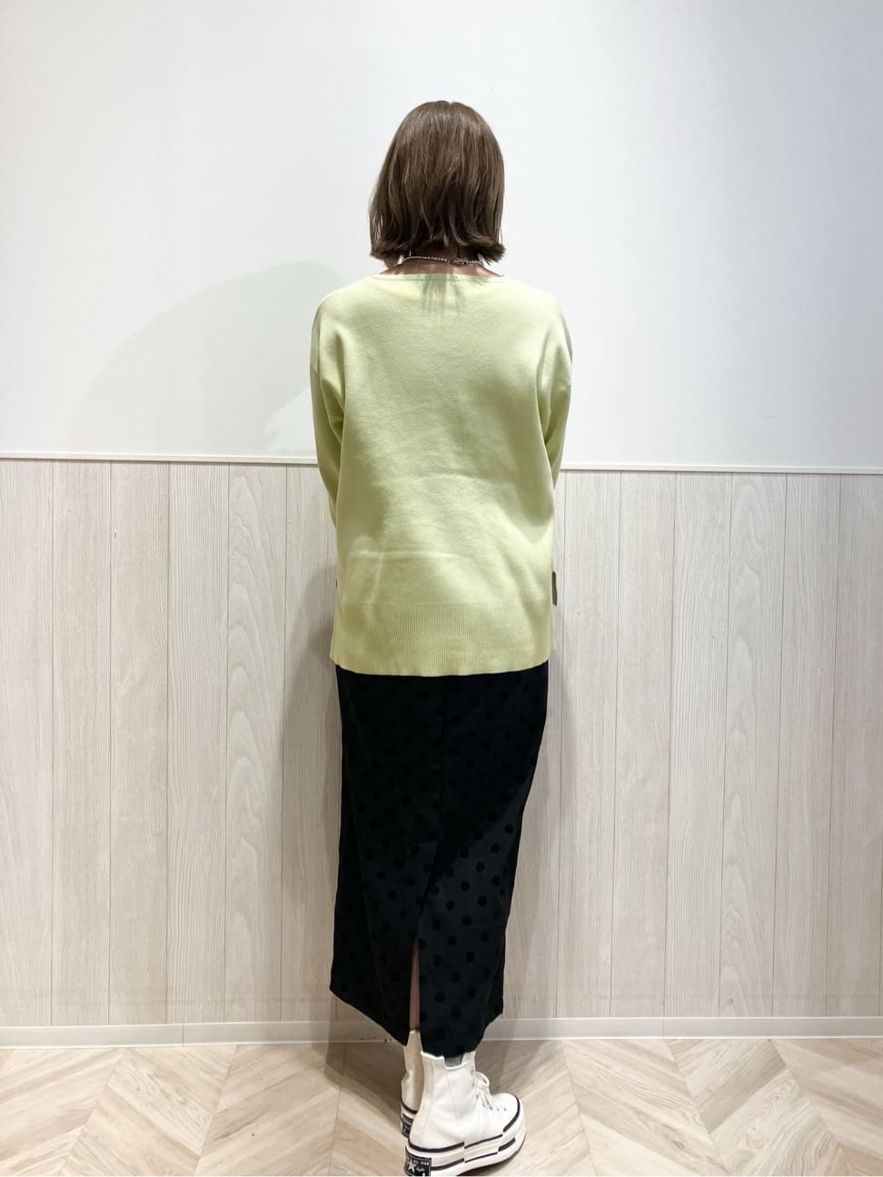 shokoさんの「SHOO･LA･RUE｜◆【洗える/S-LL】お顔周りすっきり 優しい肌触りのVネックニット」を使ったコーディネート